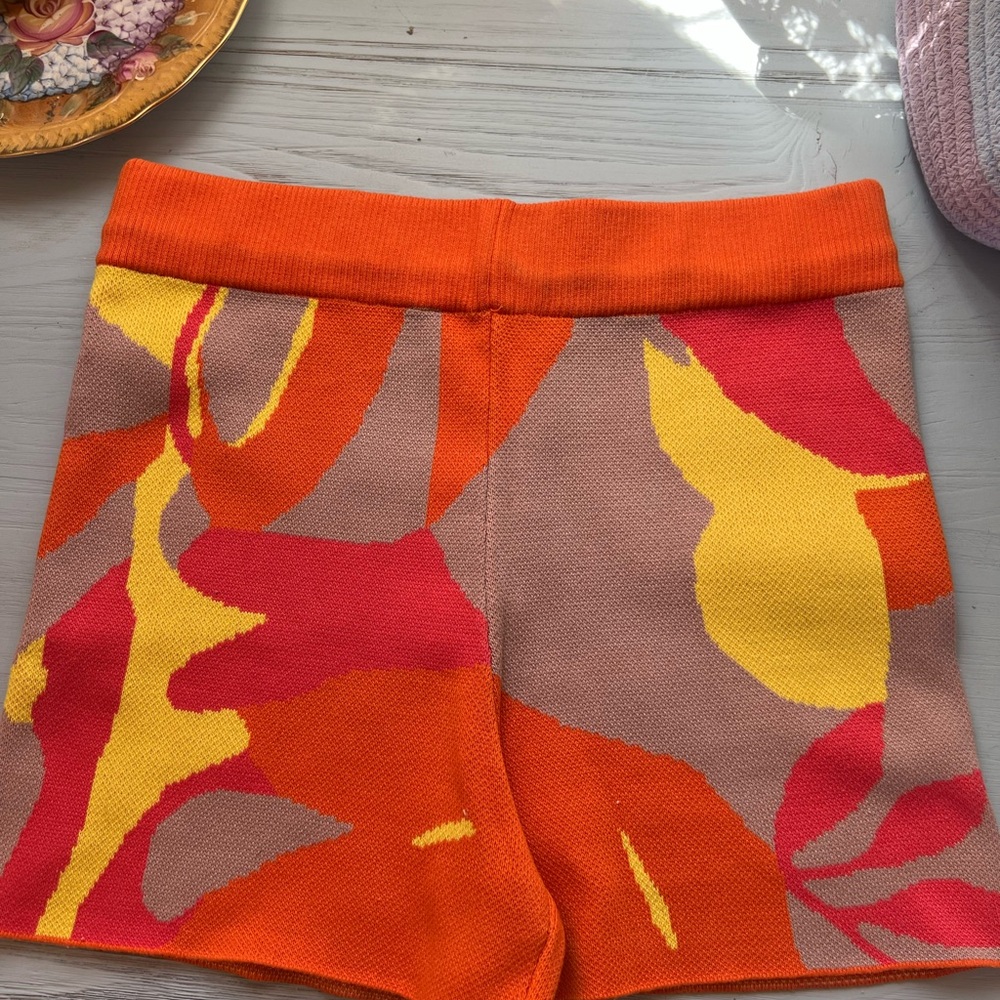 Colorful Patterned Women's Shorts - Picture 8 of 9